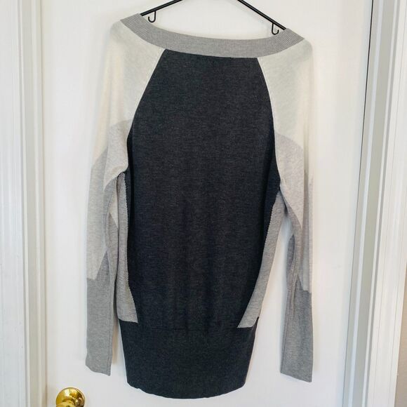 NWT WHITE HOUSE BLACK MARKET LS Vink Gray.Colorblock Tunic Sweater V-Neck Size S - Picture 7 of 10